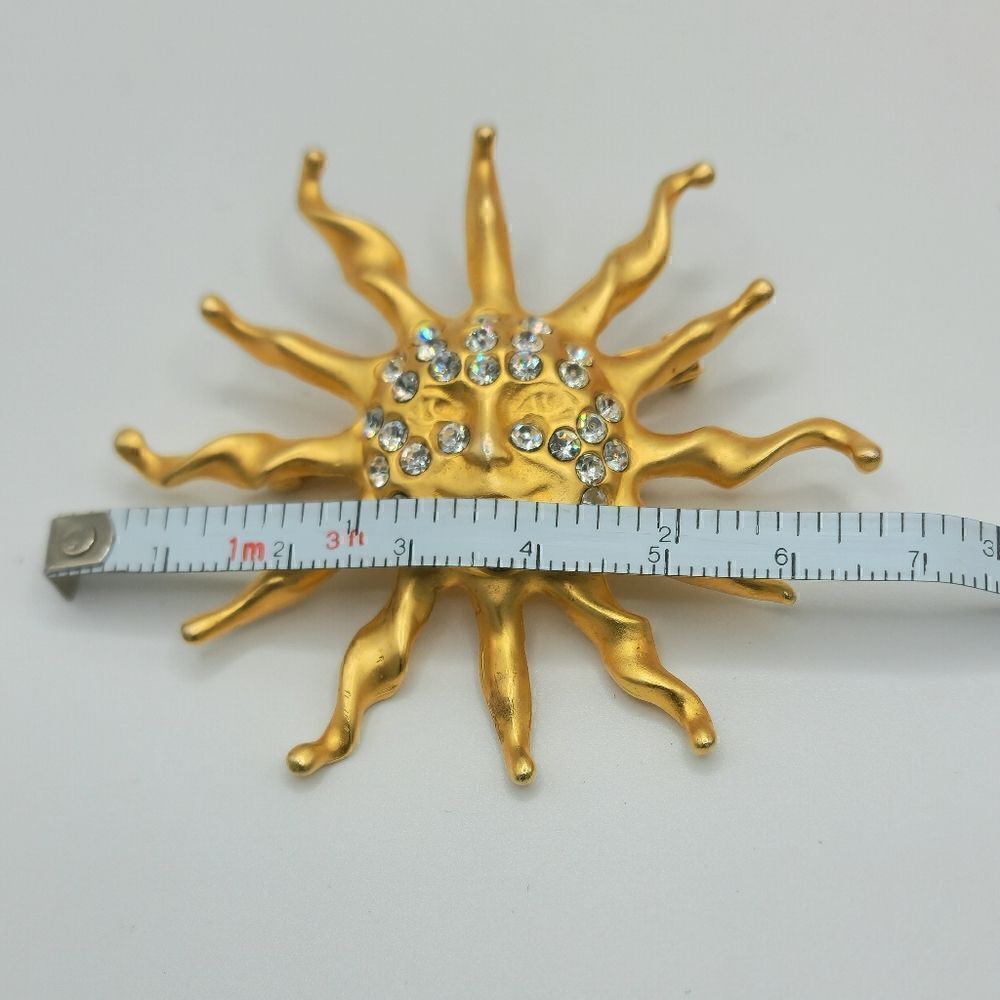 Vintage gold rhinestone smiling sun brooch - Picture 3 of 8